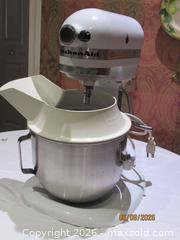 MaxSold Auction: KitchenAid  5 qt Stand Mixer - Warminster Township (Pennsylvania, USA) PARTNER MANAGED Moving Online Auction - Centennial Station Drive (CONDO)