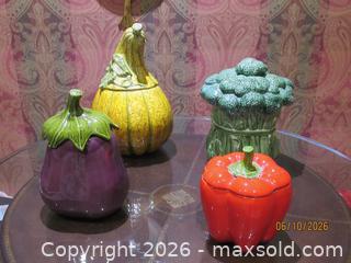 MaxSold Auction: Vintage 1960s Metlox Poppytrail Canisters - Warminster Township (Pennsylvania, USA) PARTNER MANAGED Moving Online Auction - Centennial Station Drive (CONDO)