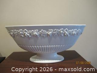 MaxSold Auction: Vintage Wedgwood Ceramics - Warminster Township (Pennsylvania, USA) PARTNER MANAGED Moving Online Auction - Centennial Station Drive (CONDO)