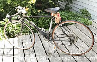 MaxSold Auction: Fuji Sagres Steel Road Bike 700c Black A - Duxbury (Massachusetts, USA) PARTNER MANAGED Downsizing Online Auction - King Caesar Road