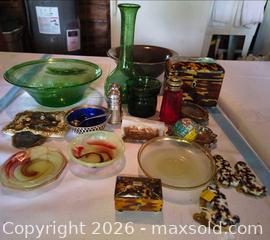 MaxSold Auction: Mixed Antiques: Glass, Silverplate, Porcelain & Decorative Boxes B - Duxbury (Massachusetts, USA) PARTNER MANAGED Downsizing Online Auction - King Caesar Road