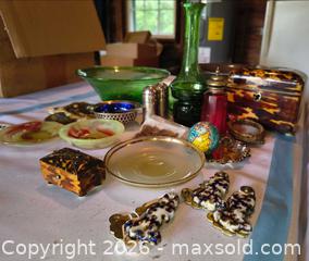 MaxSold Auction: Mixed Antiques: Glass, Silverplate, Porcelain & Decorative Boxes B - Duxbury (Massachusetts, USA) PARTNER MANAGED Downsizing Online Auction - King Caesar Road