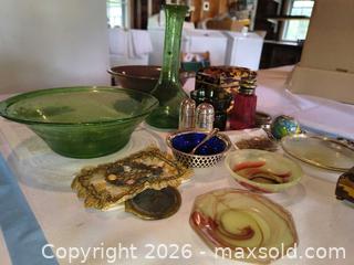 MaxSold Auction: Mixed Antiques: Glass, Silverplate, Porcelain & Decorative Boxes B - Duxbury (Massachusetts, USA) PARTNER MANAGED Downsizing Online Auction - King Caesar Road
