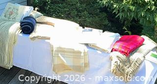 MaxSold Auction: Mixed Bedding Lot: Sheets, Pillowcases, Pillows & Throws B - Duxbury (Massachusetts, USA) PARTNER MANAGED Downsizing Online Auction - King Caesar Road
