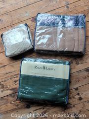 MaxSold Auction: Ralph Lauren & Assorted Bedding Bundle: Wool Blanket, Sheets, Towels A - Duxbury (Massachusetts, USA) PARTNER MANAGED Downsizing Online Auction - King Caesar Road
