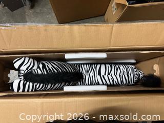 MaxSold Auction: Hannspree 19" Portable Monitor / Small TV - HDMI, VGA, AV - Buena Park (California, USA) SELLER MANAGED Moving Online Auction - Melrose Street