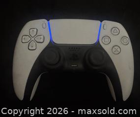 MaxSold Auction: Sony DualSense (PS5) Wireless Controller - White/Black - Buena Park (California, USA) SELLER MANAGED Moving Online Auction - Melrose Street