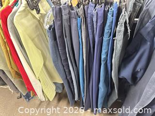 MaxSold Auction: Lot of 20 Assorted Women’s Navy Pants - Los Angeles (California, USA) SUPER SHORT NOTICE SELLER MANAGED Charity/Fundraising Online Auction - Vanowen Street