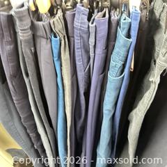 MaxSold Auction: Lot of 20 Assorted Women’s Navy Pants - Los Angeles (California, USA) SUPER SHORT NOTICE SELLER MANAGED Charity/Fundraising Online Auction - Vanowen Street