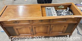 MaxSold Auction: Vintage Magnavox Stereophonic High Fidelity Console Stereo Record Player & Radio - Los Angeles (California, USA) SUPER SHORT NOTICE SELLER MANAGED Charity/Fundraising Online Auction - Vanowen Street