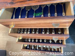 MaxSold Auction: Rogers Heritage Silver-Plated Flatware Set,  B - Newmarket (Ontario, Canada) SELLER MANAGED Downsizing Online Auction - William Roe Boulevard (CONDO)