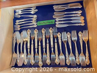 MaxSold Auction: Rogers Heritage Silver-Plated Flatware Set,  B - Newmarket (Ontario, Canada) SELLER MANAGED Downsizing Online Auction - William Roe Boulevard (CONDO)