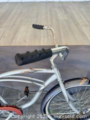 MaxSold Auction: Schwinn Beach cruiser bicycle - Cocoa (Florida, USA) SELLER MANAGED Estate Sale Online Auction - Broadcast Court