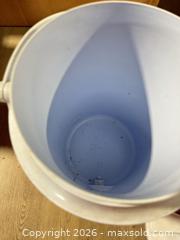 MaxSold Auction: Small Gatorade Jug - Cocoa (Florida, USA) SELLER MANAGED Estate Sale Online Auction - Broadcast Court