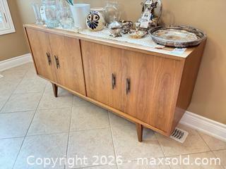 MaxSold Auction: Mid-Century Modern Wood Veneer Credenza Buffet Sideboard C - Oakville (Ontario, Canada) Moving Online Auction - Ribble Crescent