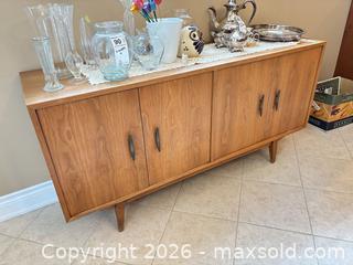 MaxSold Auction: Mid-Century Modern Wood Veneer Credenza Buffet Sideboard C - Oakville (Ontario, Canada) Moving Online Auction - Ribble Crescent