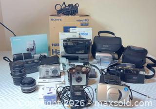 MaxSold Auction: Mixed Camera & Lens Lot — Sony, Canon, Kodak, Olympus, Panasonic - Ottawa (Ontario, Canada) PARTNER MANAGED Downsizing Online Auction - Georgina Drive