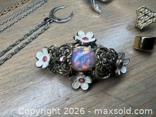 MaxSold Auction: Jewellery Miscellaneous Jewelry  - Hamilton (Ontario, Canada) PARTNER MANAGED Downsizing Online Auction - Witherspoon Street