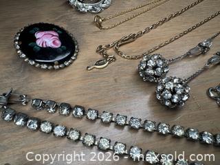 MaxSold Auction: Jewellery Miscellaneous Jewelry  - Hamilton (Ontario, Canada) PARTNER MANAGED Downsizing Online Auction - Witherspoon Street