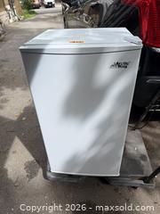 MaxSold Auction: ARTIC KING BAR FRIDGE. LIKE NEW. - Hamilton (Ontario, Canada) SELLER MANAGED Estate Sale Online Auction - St. Clair Avenue