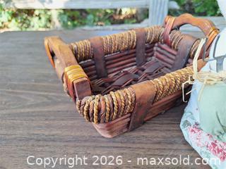 MaxSold Auction: Easter Decor - Stone Mills (Ontario, Canada) SELLER MANAGED Charity/Fundraising Online Auction - Academy Street