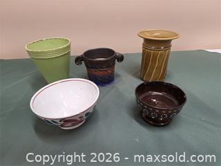 MaxSold Auction: Mixed Vintage Pottery Lot - Stone Mills (Ontario, Canada) SELLER MANAGED Charity/Fundraising Online Auction - Academy Street