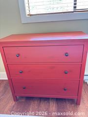 MaxSold Auction: Dresser  - Sidney (British Columbia, Canada) PARTNER MANAGED Moving Online Auction - Third Street