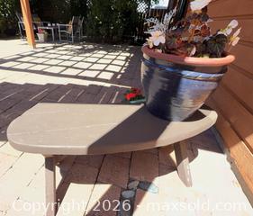 MaxSold Auction: Planter pots and bench  - Sidney (British Columbia, Canada) PARTNER MANAGED Moving Online Auction - Third Street