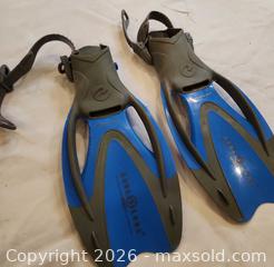 MaxSold Auction: Aqua Lung Medium Blue/Gray Open Heel Snorkeling Fins - Toronto (Ontario, Canada) SELLER MANAGED Downsizing Online Auction - Fisherville Road