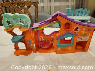 MaxSold Auction: Mixed Lot: Littlest Pet Shop Playset, Books & 750-piece Puzzle - Toronto (Ontario, Canada) SELLER MANAGED Downsizing Online Auction - Fisherville Road