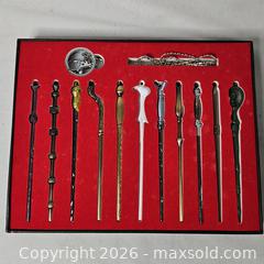 MaxSold Auction: Harry Potter Mini Wand Set  Necklace - Riverview (Florida, USA) SELLER MANAGED Downsizing Online Auction -  Holly Heath Drive