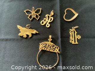 MaxSold Auction: 10K Yellow Gold Pendant & Charm Lot - Toronto (Ontario, Canada) PARTNER MANAGED Downsizing Online Auction - Norris Place