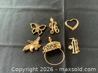 MaxSold Auction: 10K Yellow Gold Pendant & Charm Lot - Toronto (Ontario, Canada) PARTNER MANAGED Downsizing Online Auction - Norris Place