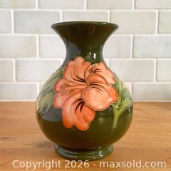 MaxSold Auction: Vintage Moorcroft Pottery Peach Hibiscus Ceramic Vase, 1980s Walter Moorcroft, England - Toronto (Ontario, Canada) SELLER MANAGED Reseller Online Auction - Ellsworth Avenue