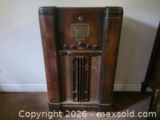 MaxSold Auction: Antique 1936 RCA Victor "Magic Brain" Wood Console Radio - Art Deco Model 10-K / 9-K Floor Tube Receiver - Ottawa (Ontario, Canada) SELLER MANAGED Moving Online Auction - Deerwood Drive