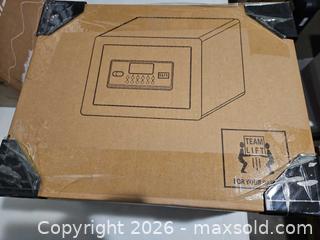 MaxSold Auction: Safe #1  - Toronto (Ontario, Canada) SELLER MANAGED Reseller Online Auction - Birchmont Road (STORAGE)