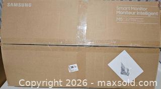 MaxSold Auction: Samsung 32 inch M5 Smart  White Monitor 60Hz 4ms HDMI with Smart TV Apps - Toronto (Ontario, Canada) SELLER MANAGED Reseller Online Auction - Birchmont Road (STORAGE)