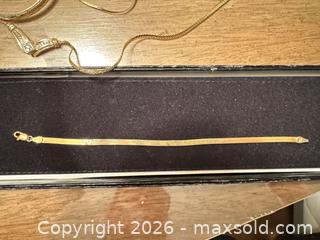 MaxSold Auction: 14K and 18K Yellow Gold Necklace, Bracelet & Bangle Set, Hallmarked Italy - Framingham (Massachusetts, USA) PARTNER MANAGED Downsizing Online Auction - Lanewood Avenue
