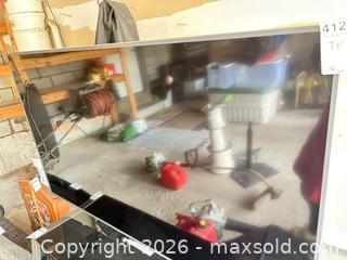 MaxSold Auction: Samsung 65" TV B - Newmarket (Ontario, Canada) Downsizing Online Auction - Alex Doner Drive