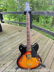 MaxSold Auction: Peavey semi-acoustic guitar.Semi-hollow Sunburst Electric Guitar, HH Pickup, Gold Hardware - Leeds And The Thousand Islands (Ontario, Canada) SELLER MANAGED Downsizing Online Auction - 1000 Islands Parkway