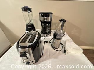 MaxSold Auction: Kitchen Appliance Lot: Toaster, Blender, Coffee Maker, Kettle, Grinder - Central Saanich (British Columbia, Canada) PARTNER MANAGED Moving Online Auction - Butler Crescent