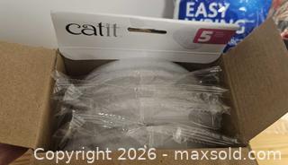 MaxSold Auction: Catit brand filters for cat fountain & Mop head - Toronto (Ontario, Canada) SELLER MANAGED Moving Online Auction -  Roncesvalles Avenue (CONDO)