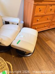 MaxSold Auction: Ekornes Stressless LEATHER Chair with Ottoman B - North Vancouver (British Columbia, Canada) PARTNER MANAGED Downsizing Online Auction - Regal Crescent