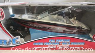 MaxSold Auction: New Bright MasterCraft Donzi 28 Remote Control Boat - Mississauga (Ontario, Canada) SELLER MANAGED Downsizing Online Auction - Wild Rose Street