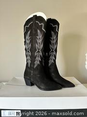 MaxSold Auction: Dolce Vita Western Boots - Ottawa (Ontario, Canada) SELLER MANAGED Downsizing Online Auction - Woodvale Green (STORAGE)