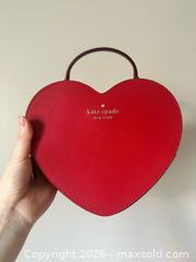 MaxSold Auction: Kate Spade Love Shack Heart Crossbody Purse - Ottawa (Ontario, Canada) SELLER MANAGED Downsizing Online Auction - Woodvale Green (STORAGE)