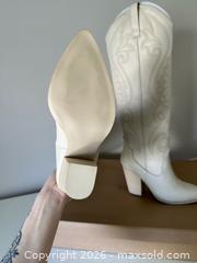 MaxSold Auction: Steve Madden Western Boots - Ottawa (Ontario, Canada) SELLER MANAGED Downsizing Online Auction - Woodvale Green (STORAGE)