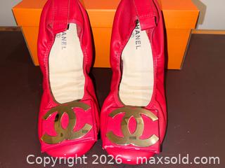 MaxSold Auction: Chanel Red Leather Ballet Flats with Logo & Bow Size 10 Women's (41) - East Gwillimbury (Ontario, Canada) SELLER MANAGED Downsizing Online Auction -  David Willson Trail
