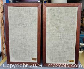 MaxSold Auction: Vintage RARE AR-3A Speakers (PAIR) - Toronto (Ontario, Canada) PARTNER MANAGED Reseller Online Auction - Queen Street Wt.