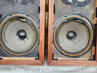 MaxSold Auction: Vintage RARE AR-3A Speakers (PAIR) - Toronto (Ontario, Canada) PARTNER MANAGED Reseller Online Auction - Queen Street Wt.